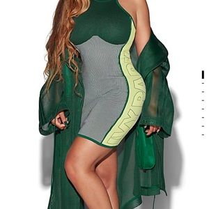 KNIT LOGO DRESS
DARK GREEN / YELLOW TINT